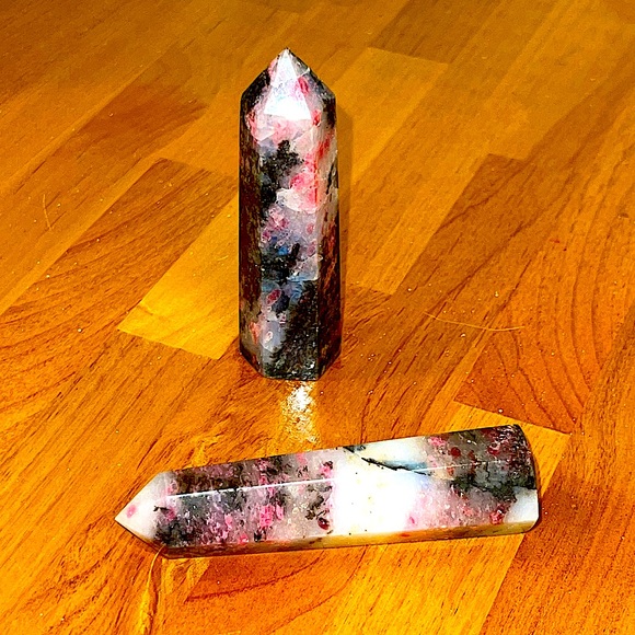 🍒BOGO🍒 SUPER GEMMY Neon Pink Rhodonite w/Black Tourmaline in Quartz Tower #1 🖤💕 - Picture 9 of 13